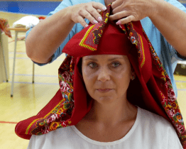 Burzu krojů v Kunovicích doplnil kurz vázání šátků