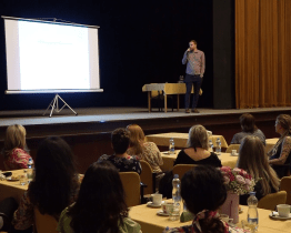 Uherskobrodská radnice lidem nabídla přednášky na téma závislost