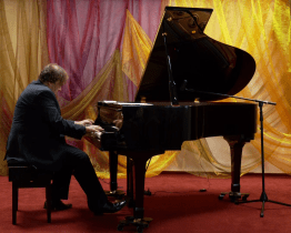 Géniové světové hudby v klavírních proměnách Jiřího Pazoura zněli v ZUŠ