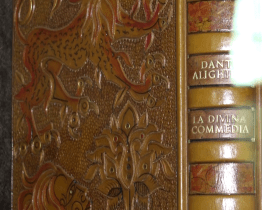 Nádherné knižní vazby zdobí prostory Muzea Jana Amose Komenského  