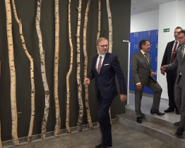 Předseda vlády si prohlédl výrobu čipů