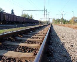 Tragická nehoda v Rožnově: řidič osobního automobilu nepřežil srážku s vlakem