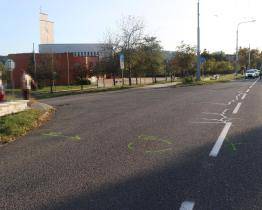 Šestasedmdesátiletou ženu srazilo na Jižních Svazích auto. Přecházela přes čtyřproudovou vozovku