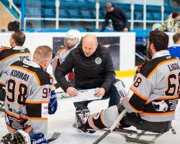 Zlínský error. Sledge hokejisté horší úvod za dvacetiletou historii nezažili