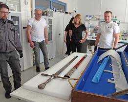 Vzácný Rottalův meč pod drobnohledem: rukojeť ze stříbra, pochva z bukového dřeva, zjistili brněnští vědci 