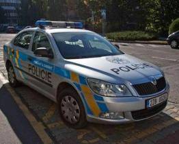 Mladík v chatové oblasti pobodal dva muže