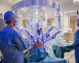 Robotický operační systém poprvé v akci! Urologové KNTB na něm provedli prostatektomii