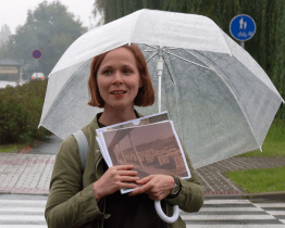 Procházka na Den architektury v Otrokovicích se konala i v dešti