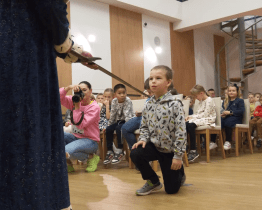 Žáci druhých tříd základních škol v Otrokovicích byli pasováni na čtenáře