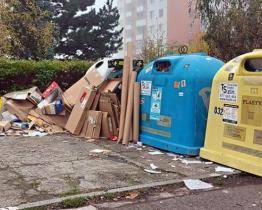 Kroměřížská radnice bojuje proti nelegálnímu ukládání odpadu do kontejnerů fotopastmi a kamerami