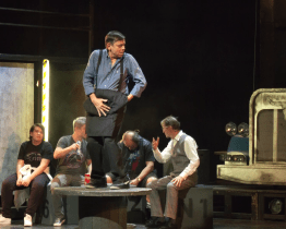 Silvestr ve zlínském divadle bude Donaha!