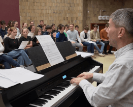 Třicet let oslaví Barbastella koncertem s Ondřejem Rumlem