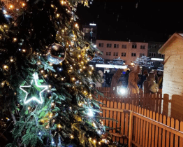 Adventní trhy ve Zlíně zkrášlí vánoční rozhledna a obří věnec