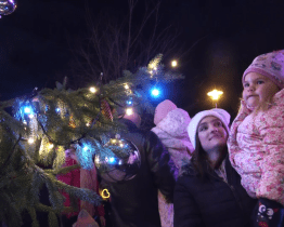 V Hulíně už rozsvítili vánoční strom