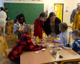 Žákovský parlament ZŠ a MŠ Na Výsluní uspořádal Vánoční dílničky pro děti a rodiče 