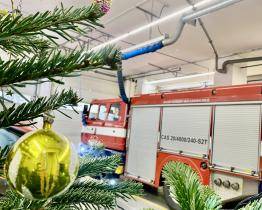 Hasiči na Štědrý den vyjížděli k 79 případům, nejvíc bylo spadených stromů