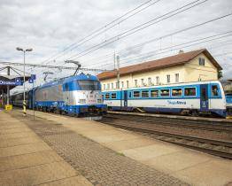 Zrychlené autobusové spoje do Brna nebo návrat vlaků RegioShark. Novinky v regionální dopravě začnou platit od neděle