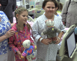 Kiwanis klub Slovácko dodal do nemocnice Kiwanis panenky
