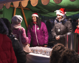 Občané se zahřáli svařákem a tím pomohli potřebným