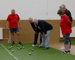 Stříbrné kule létaly netradičně po koberci