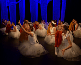 Umělecký soubor ARTem protančil Slováckým divadlem 