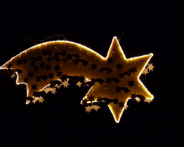 Rozsvěcování vánoční hvězdy v Otrokovicích doplnil ohňostroj