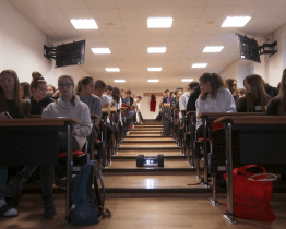 Pyrotechnik, drogy i kyberútoky. A to přímo ve škole