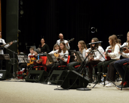 ZŠ Pod Vinohrady odehrála vánoční koncert pro jaguáří samici Yunu
