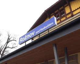Zrekonstruované vlakové nádraží v Rožnově přivítalo první cestující