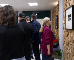 V HUB 123 vystavují Nakrčení