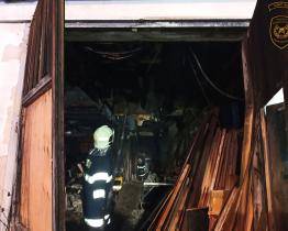 V Brumově-Bylnici hořela stolárna. Na místě zasahovaly tři hasičské jednotky