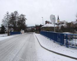 V průtahu města Zubří byl zprovozněn nový most