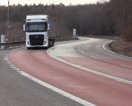 Na silnici přes Buchlovské hory chybují hlavně motorkáři. Ti si ji často pletou se závodní dráhou
