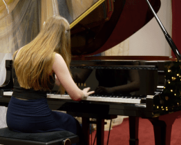 V Uherském Brodě koncertovaly konzervatoristky Dagmar Hodulíková a Tereza Gazdíková