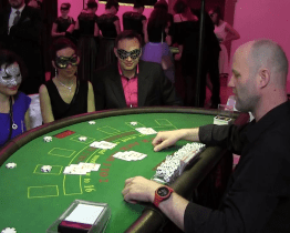 Klub kultury zve na ples, kde je možné být incognito