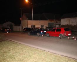 Opilý řidič naboural do zaparkovaných aut. V krvi měl přes tři promile