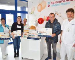 Spánek novorozenců střeží ve valašskomeziříčské nemocnici osm nových monitorů dechu