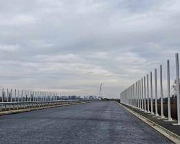 Dálnici D55 mezi Starým Městem a Moravským Pískem budou chránit obrovské ptačí sítě