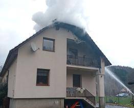 Krušné úterý hasičů na Vsetínsku: v Dolní Bečvě hořel rodinný dům, v Mikulůvce vzplál osobní automobil