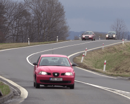 Silnice do Bystřice pod Hostýnem vede nepřehledným terénem