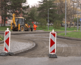 Opravu kruhového objezdu v centru Hodonína provází dopravní omezení