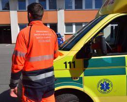 Krajští záchranáři mění pracovní oblečení. Dominantní barva bude fluorescenční červená 