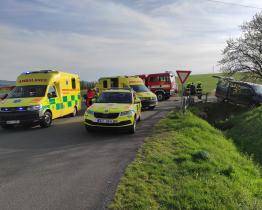 U Hrobic na Zlínsku se srazila dodávka s osobním automobilem. Na místě byli čtyři zranění