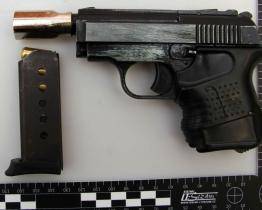 Mnohačetné krádeže, podvody nebo vyhrožování zastřelením. Recidivista skončil po necelém roce opět ve vazbě