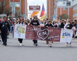 Prvomájové oslavy ve Zlíně přinesou tradiční průvod městem i program v zahradě Baťovy vily