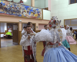 O velikonoční neděli se krojovaná mládež sešla na tradiční zábavě