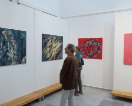 Brněnský malíř Lukáš Orlita zahájil svou výstavu obrazů v Ostrožské Nové Vsi