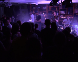 Kafé v kině rozezněly songy z nové desky kapely Zrní