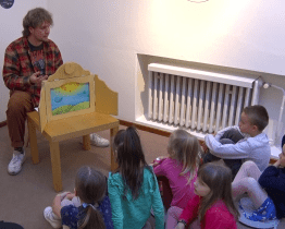 Koloběh vody dětem představilo japonské divadlo Kamishibai