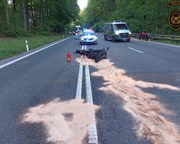 Nehoda dvou motorkářů u Buchlovic: zranili se oba řidiči i spolujezdkyně